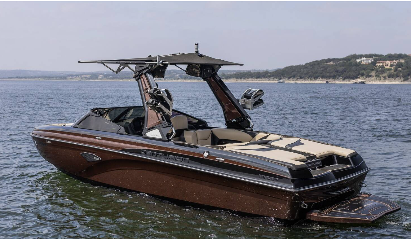 The Centurion Ri237 charter boat on Lake Travis
